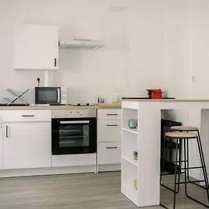 https://le-studio-mjane-2.midi-pyreneeshotels.com