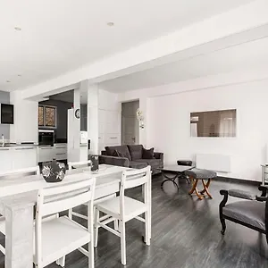 https://maison-centre-ville-garage.midi-pyreneeshotels.com